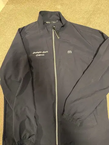 TRAVISMATHEW 블랙 자켓