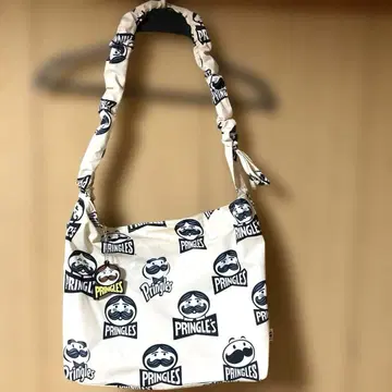 프링글스 콜라보 크로스 숄더백 이아파피요네