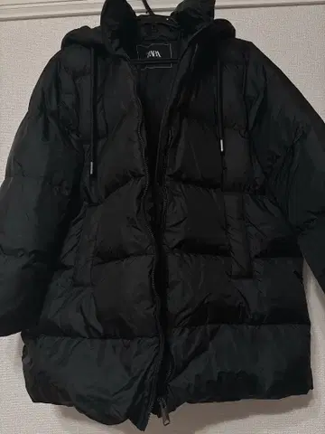 ZARA 블랙 다운 자켓 후드 부착