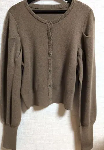 택 포함 새상품 스콧 클럽 베이지 버튼 달린 가디건 크롭 기장