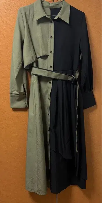 파이핑 플리츠 원피스