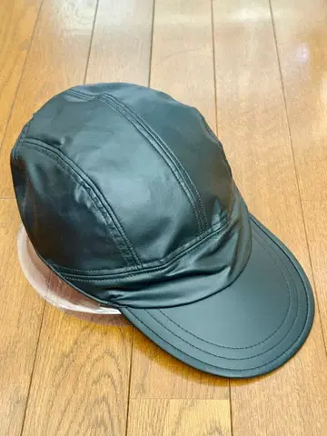 White Mountaineering 블랙 합성 피혁 캡