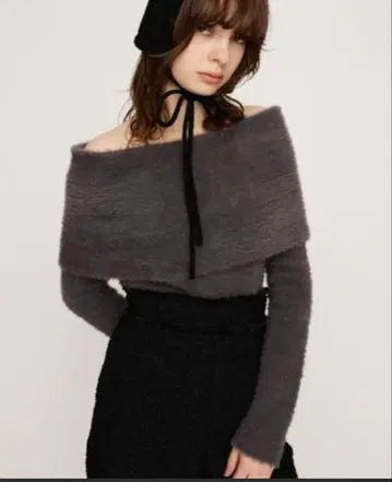 오프숄더 그레이 긴팔 니트