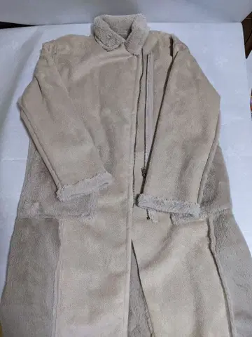 베이지 스웨이드 롱 코트