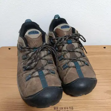 KEEN 브라운 트레킹 슈즈