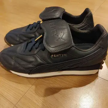 [ 미사용 ] PUMA x FENTY 네이비 가죽 스니커즈