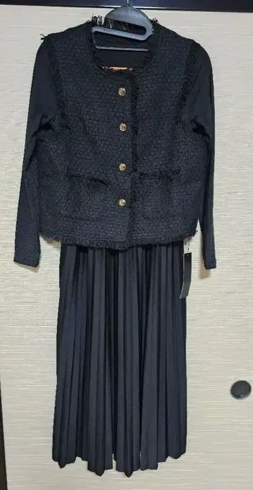 컷오프 베스트 x 플리츠 스커트 원피스