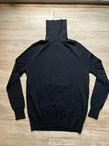 Theory 터틀넥 울 스웨터