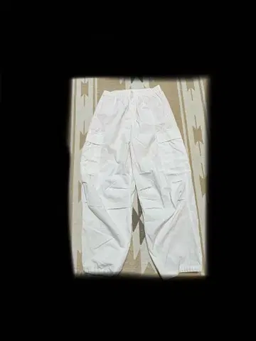 GU 화이트 워크 팬츠