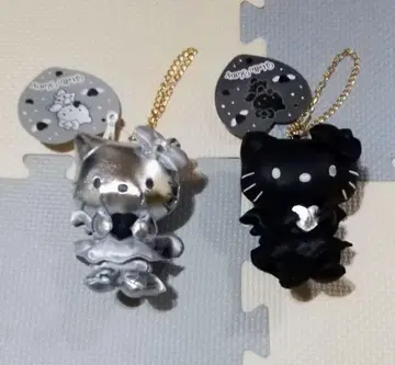 [ 새상품 ] 키티 블랙 & 실버 인조 가죽 참 세트