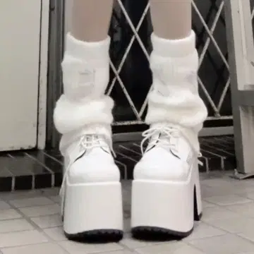 요스케 통굽 힐 백리본 펌프스