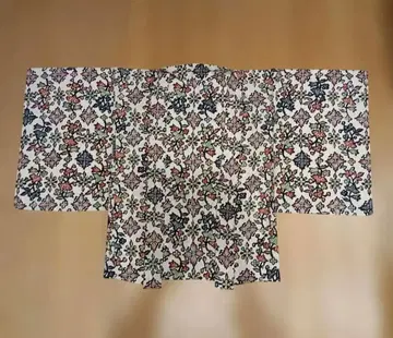 크리스마스 컬러의 겉옷 (화이트 당화초 패턴)