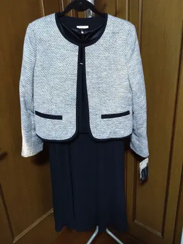 택 포함 미사용 새상품 purelast 원피스 수트 15호 사이즈