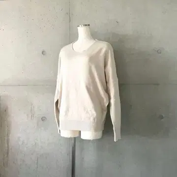 택 포함 새상품 V넥 돌먼 슬리브 니트 라이트 베이지 FREE