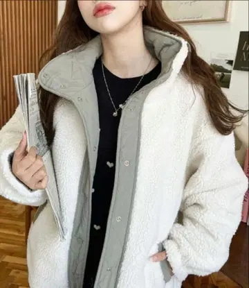 moment + 보아 x 나일론 퀼트 리버서블 스탠드 카라 코트