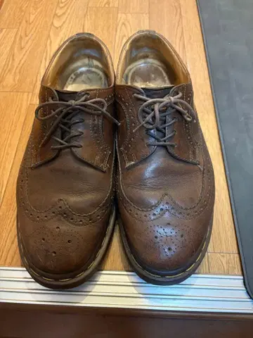 닥터마틴 브라운 윙팁 사이즈 US9 잉글랜드제