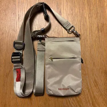 topologie 베이지 숄더백 사코슈