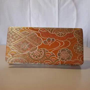 일본 의류용 백 오렌지와 금 무늬