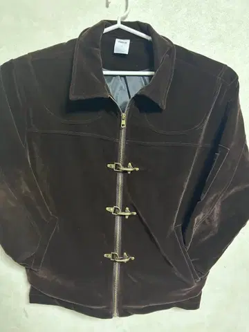 브라운 벨벳 자켓 M 사이즈 가격 인하 가능