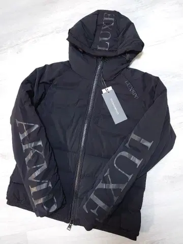 새상품 M 사이즈 LUXEAKMPLUS 럭스 에이케이엠 플러스 골프웨어