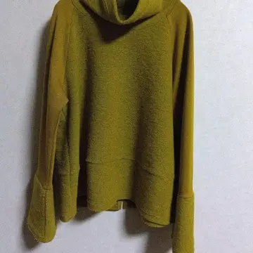 후드 부착 올리브 그린 긴팔 티셔츠