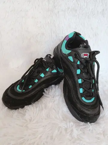 FILA, XLARGE 한정판 콜라보 스니커즈 블랙/터콰이즈 스니커즈