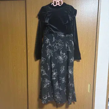 블랙 프릴 원피스