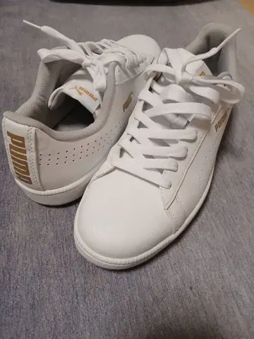 PUMA 화이트 스니커즈