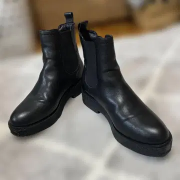 ROSE BUD 블랙 가죽 사이드 고어 부츠