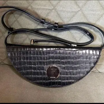 새상품급 adina muse 아디나뮤즈 하프문 백 블랙