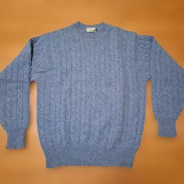 울 100% 라이트 블루 스웨터