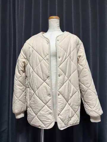 크림색 퀼팅 자켓