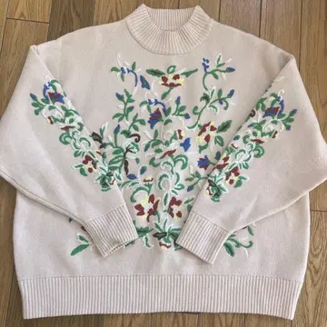 이아하피요네 SUM1 STYLE 스미스타일 꽃무늬 자수 루즈핏 니트