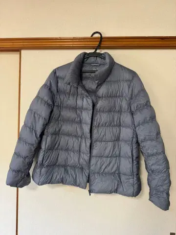 유니클로 울트라 라이트 다운 블루 그레이 다운 자켓