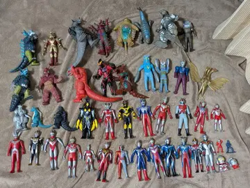 당시 울트라맨, 가면라이더, 고질라 소프트 비닐 등 다수