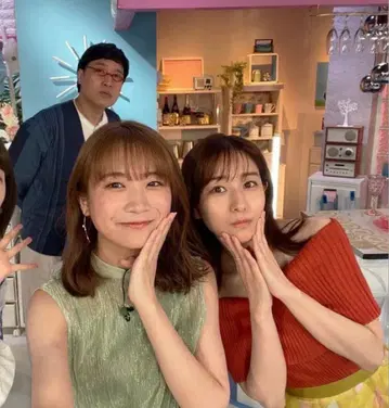 IIROT 오프숄더 상의 다나카 미나미 착용