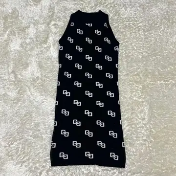 GYDA 제이다 슬리브리스 니트 원피스 블랙 GG 로고 프린트