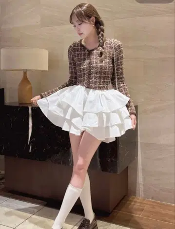 다리치 Darich 볼륨 프릴 트위드 니트 미니 원피스