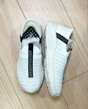 새상품 알파 큐빅 화이트 메쉬 슬립온 24.0cm