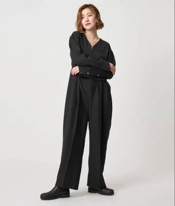 새상품 conte 프론트 지퍼 V넥 올인원