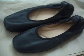 클락스 블랙 가죽 플랫슈즈 한 번 착용만 한 새상품급