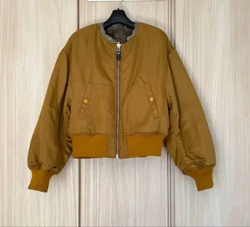 새상품급 투모로우랜드 퍼 리버서블 블루종