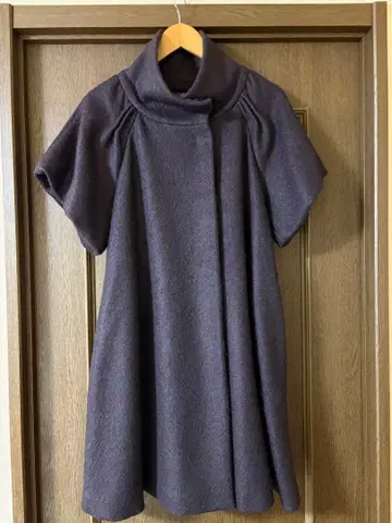 MAX&Co 보라색 숏 슬리브 코트 사이즈 S