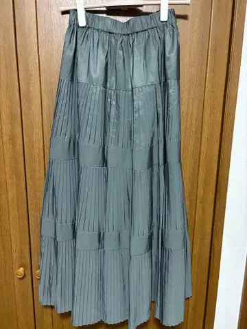 3단 플리츠 롱 스커트