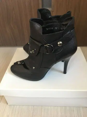 미사용 새상품 세븐 트웰브 서티 오픈토 부티