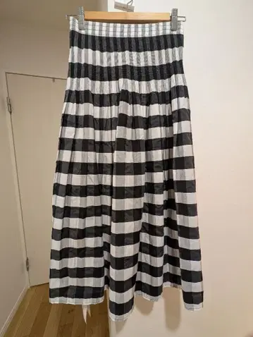 새상품 리버서블 체크 스커트 vin