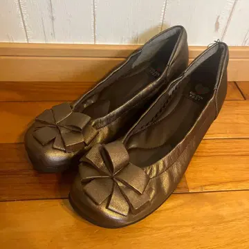 GOLDEN FOOT 펌프스