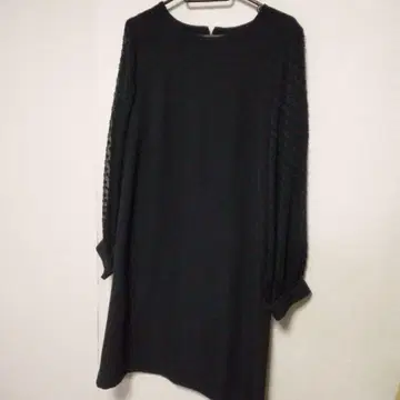 블랙 비침이 있는 긴팔 무릎 기장 원피스 M 사이즈