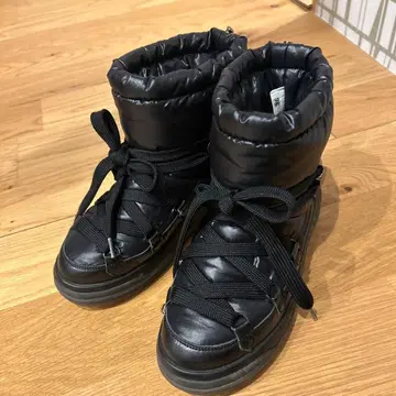 MONCLER 블랙 다운 부츠