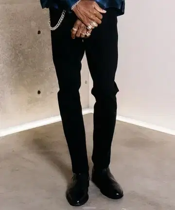 THE CRIMIE 슬림 치노 팬츠